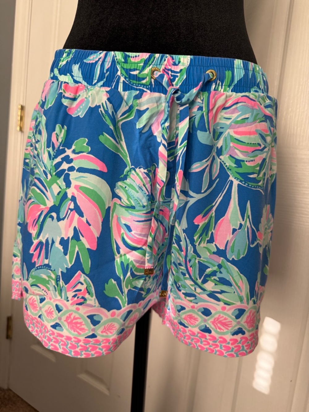 Lilly Pulitzer Katia Shorts Blue Flare Fancy Fins Mid Rise Elastic M - Picture 3 of 8